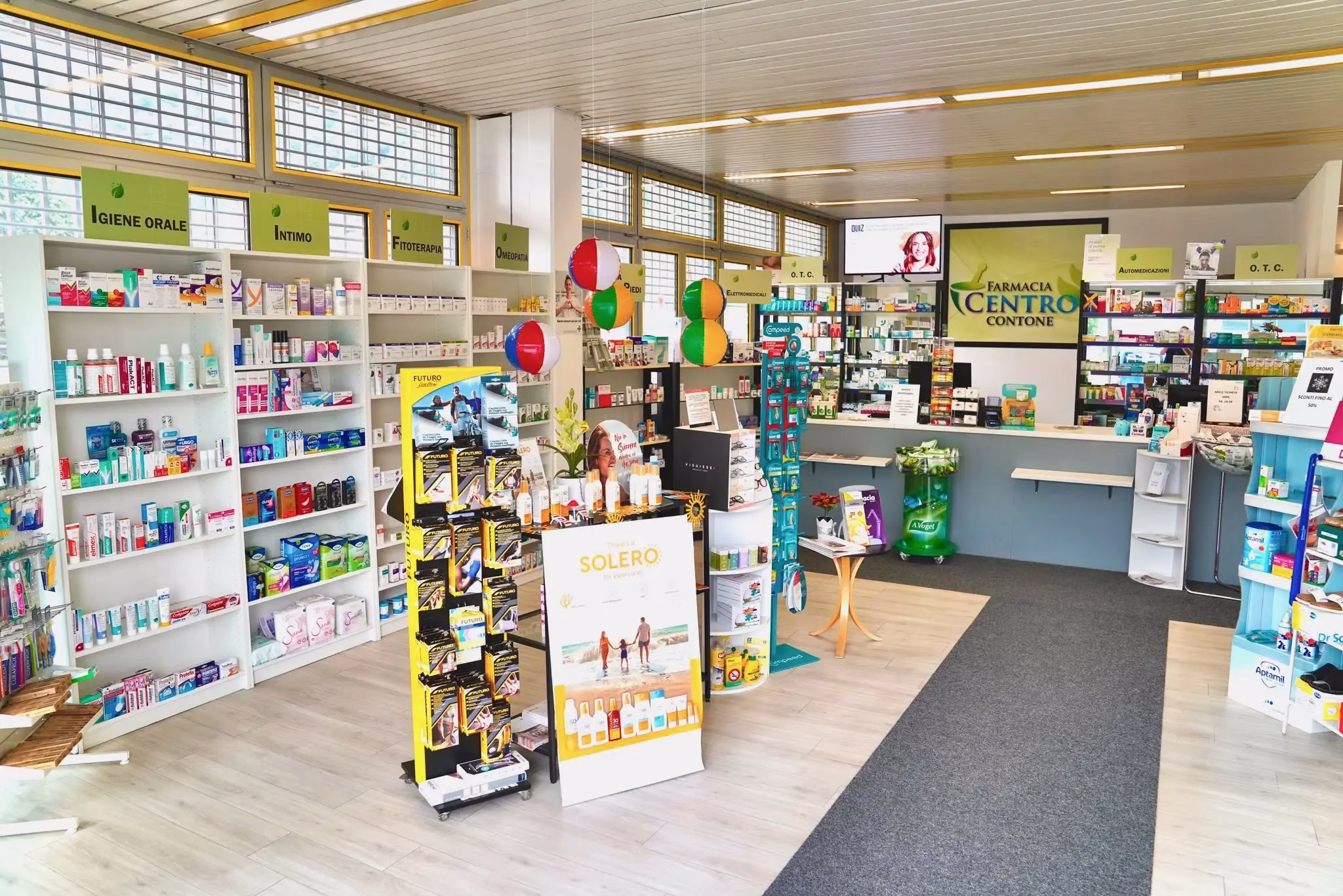 Ampia panoramica luminosa della Farmacia Centro Contone